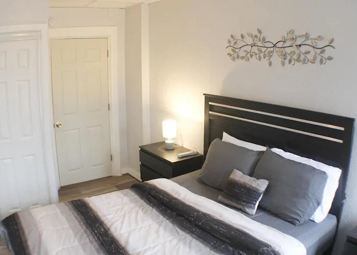 2Br - Parking - 5 Min To North Shore!